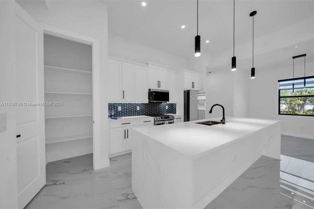 Small Image of 903 NE 23rd St, Cape Coral, FL 33909, USA Number 11