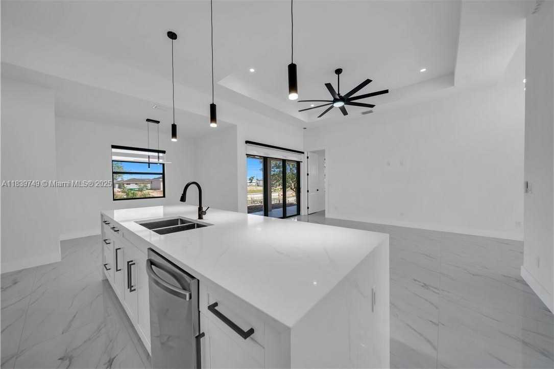 Small Image of 903 NE 23rd St, Cape Coral, FL 33909, USA Number 12