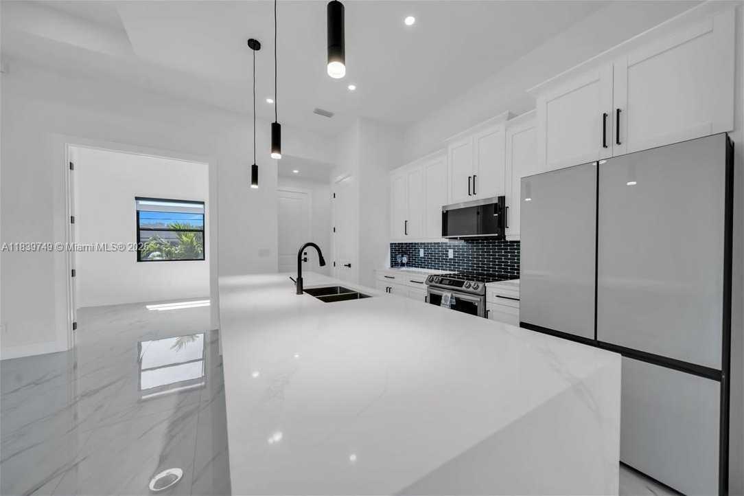 Small Image of 903 NE 23rd St, Cape Coral, FL 33909, USA Number 18