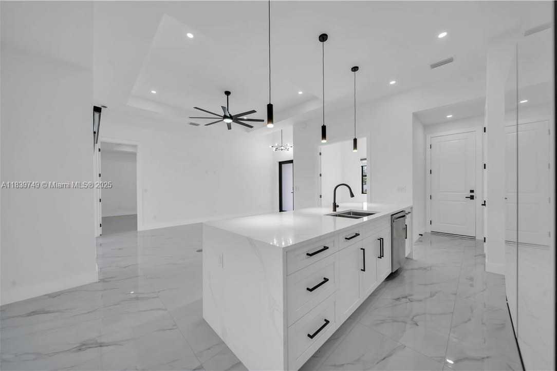 Small Image of 903 NE 23rd St, Cape Coral, FL 33909, USA Number 20