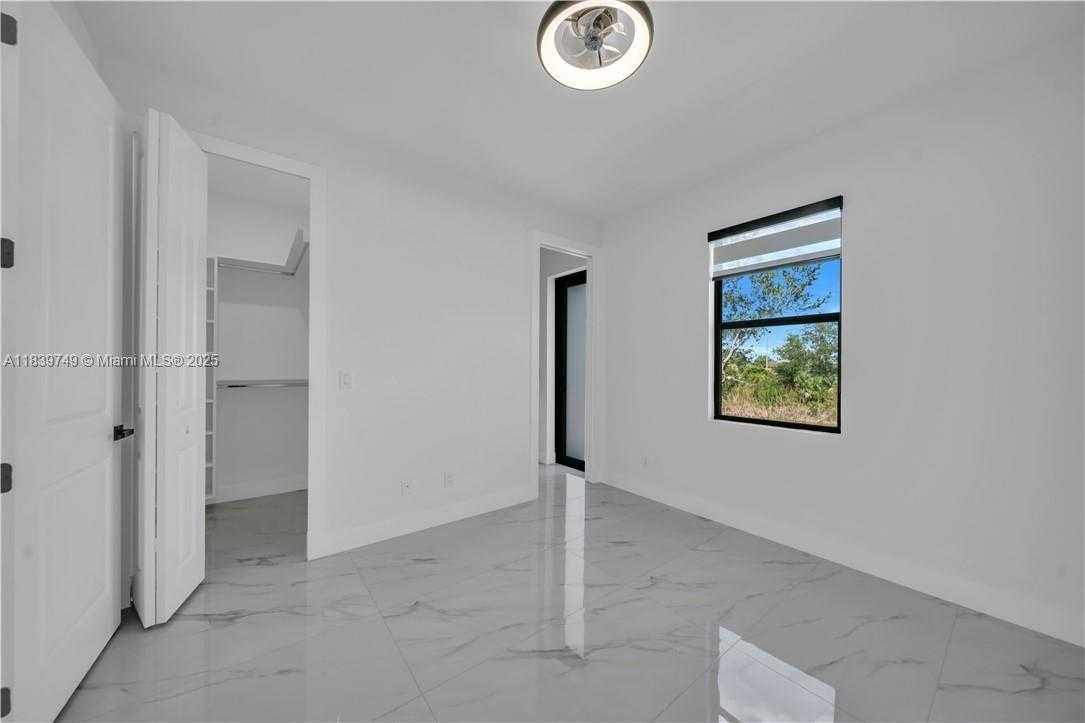 Small Image of 903 NE 23rd St, Cape Coral, FL 33909, USA Number 23