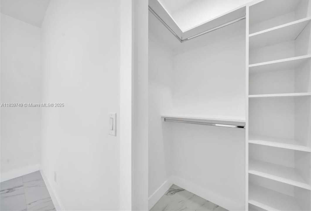 Small Image of 903 NE 23rd St, Cape Coral, FL 33909, USA Number 28