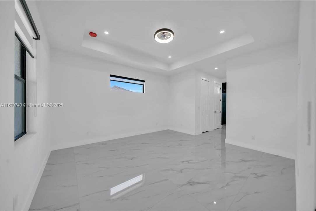 Small Image of 903 NE 23rd St, Cape Coral, FL 33909, USA Number 29