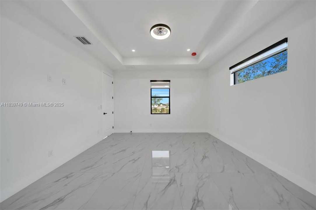 Small Image of 903 NE 23rd St, Cape Coral, FL 33909, USA Number 30