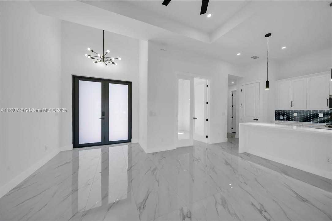 Small Image of 903 NE 23rd St, Cape Coral, FL 33909, USA Number 4