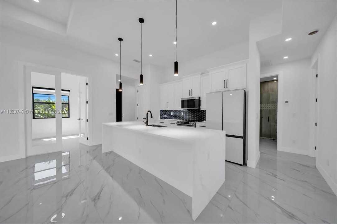 Small Image of 903 NE 23rd St, Cape Coral, FL 33909, USA Number 7