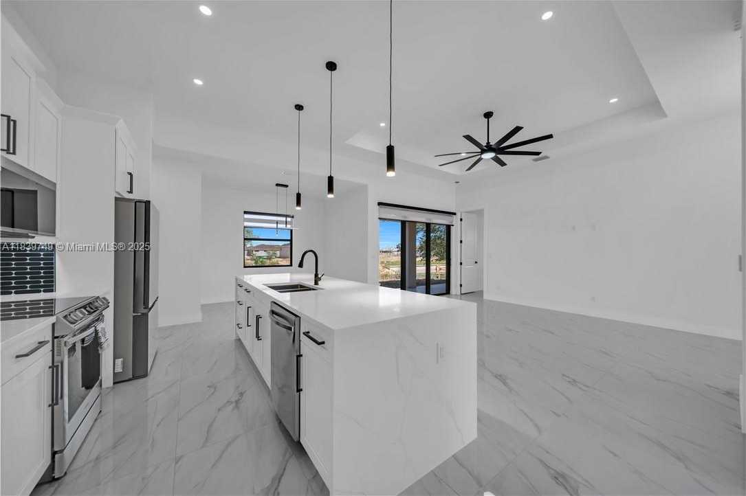 Small Image of 903 NE 23rd St, Cape Coral, FL 33909, USA Number 9