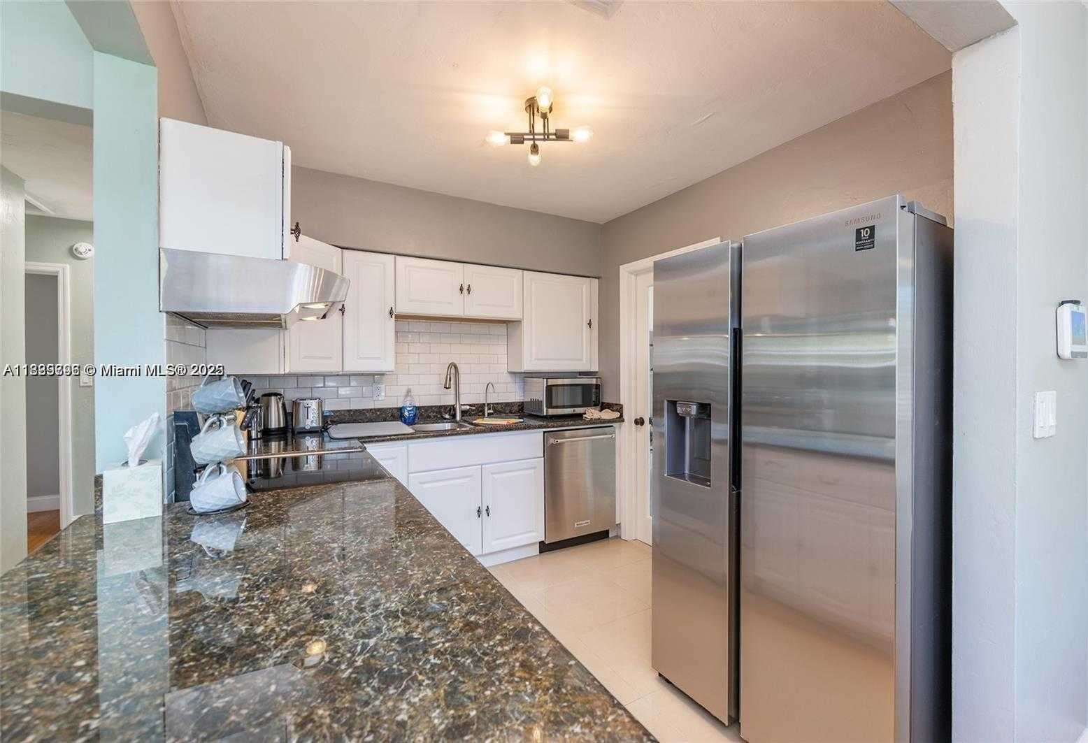 Small Image of 412 SOUTH WEST 16TH CT, Fort Lauderdale Number 4