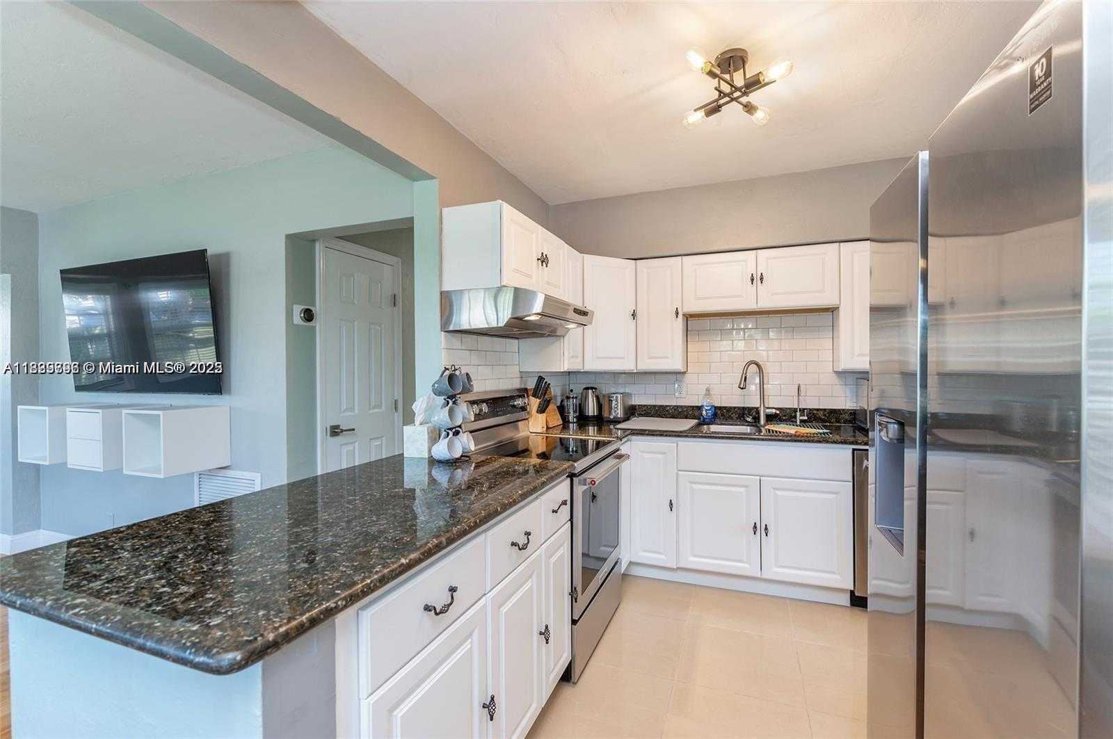 Small Image of 412 SOUTH WEST 16TH CT, Fort Lauderdale Number 5