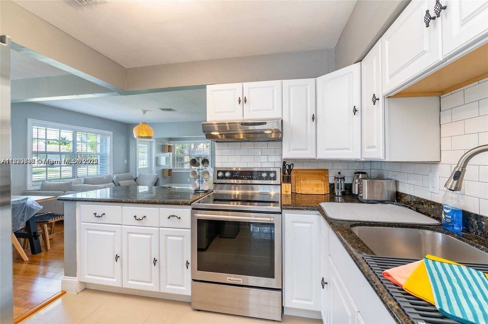 Small Image of 412 SOUTH WEST 16TH CT, Fort Lauderdale Number 6