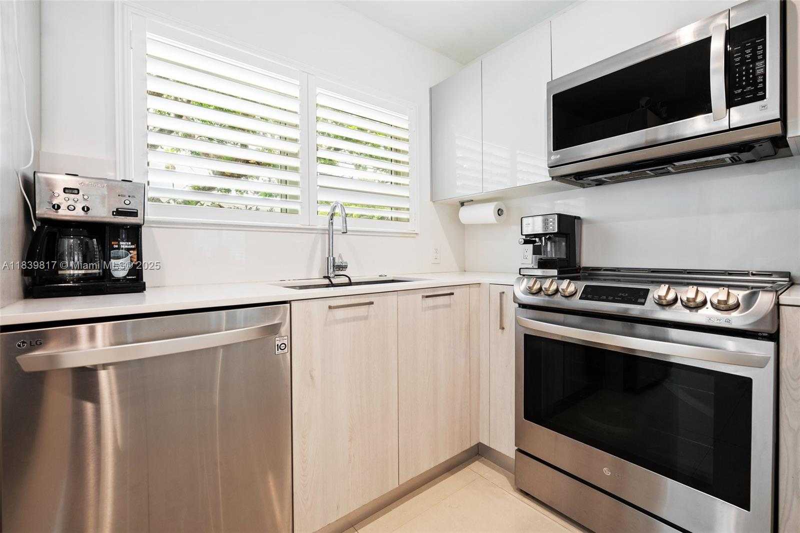 Small Image of 2511 TEQUESTA LN, Coconut Grove Number 13