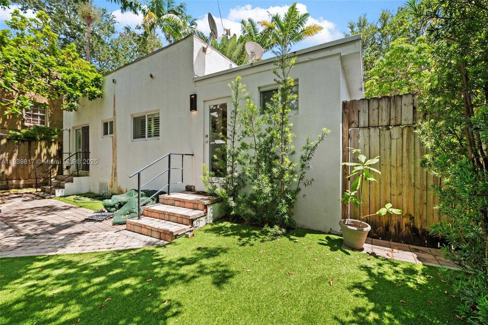 Small Image of 2511 TEQUESTA LN, Coconut Grove Number 23