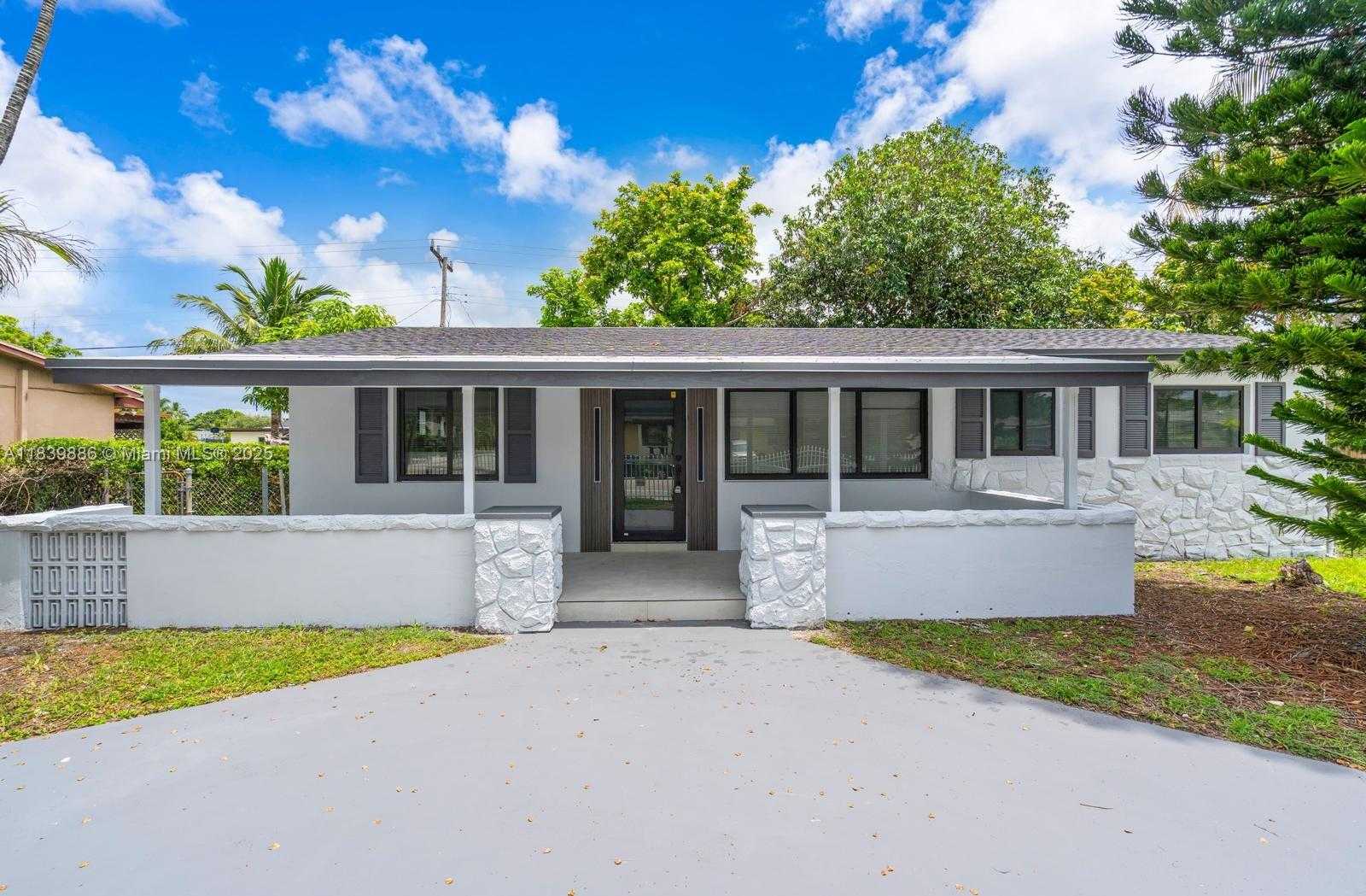 Small Image of 1041 NORTH WEST 199TH ST, Miami Gardens Number 2