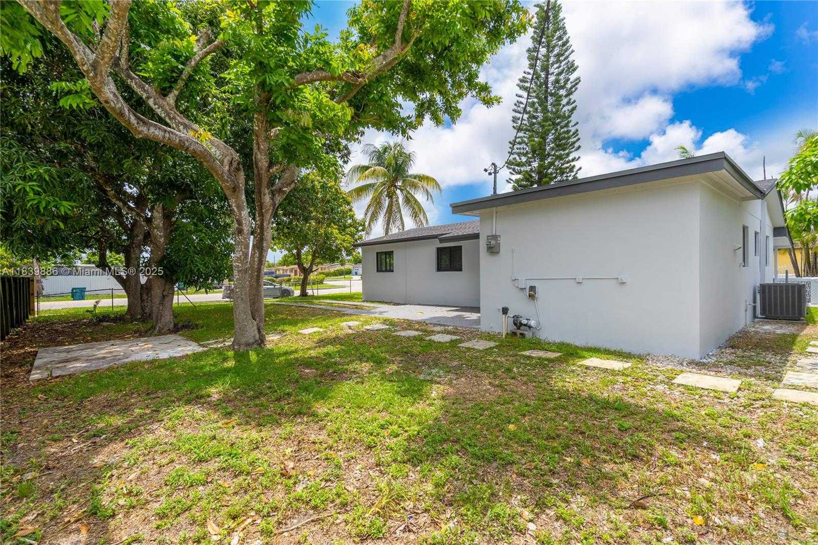 Small Image of 1041 NORTH WEST 199TH ST, Miami Gardens Number 6