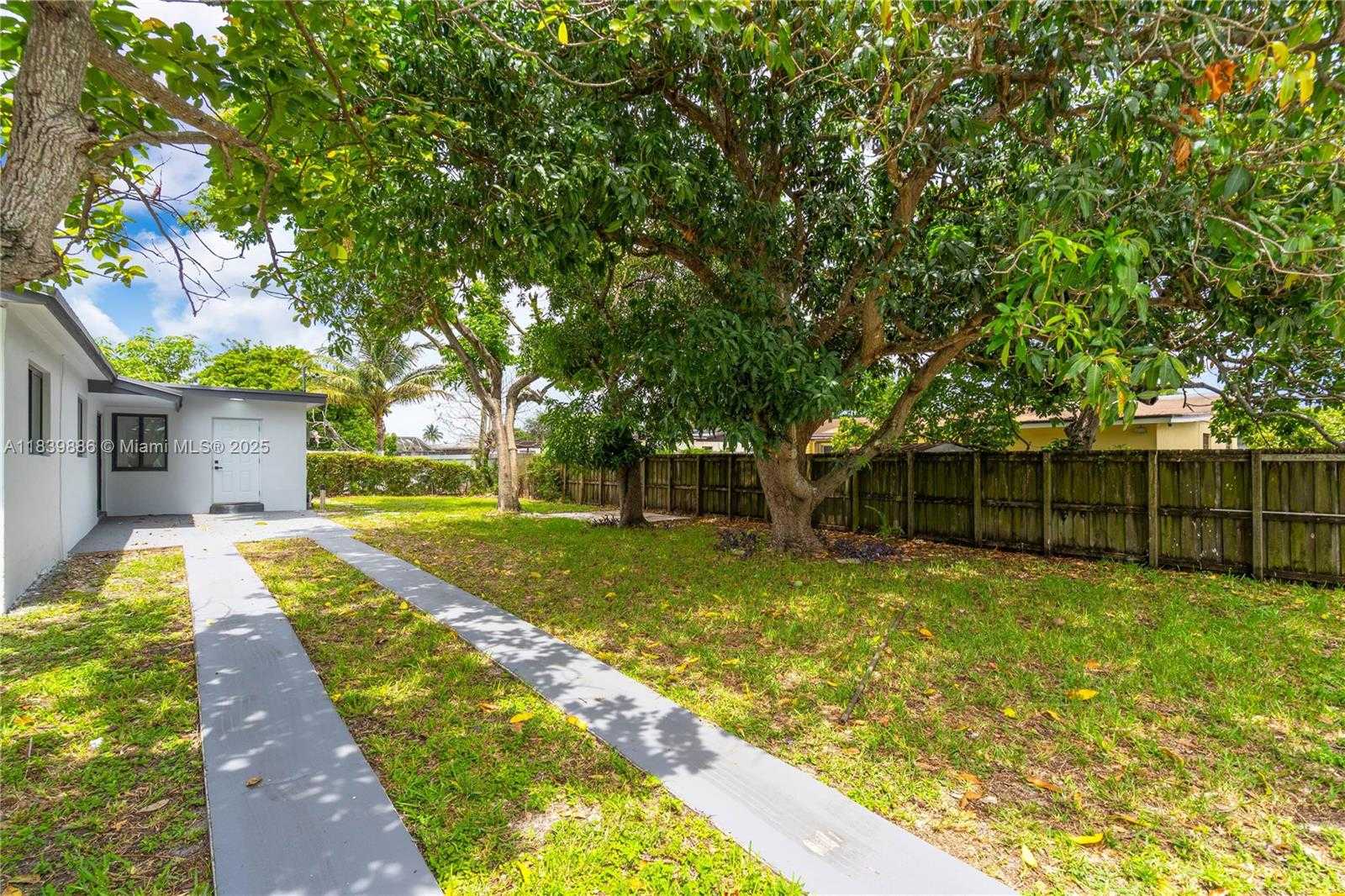 Small Image of 1041 NORTH WEST 199TH ST, Miami Gardens Number 7