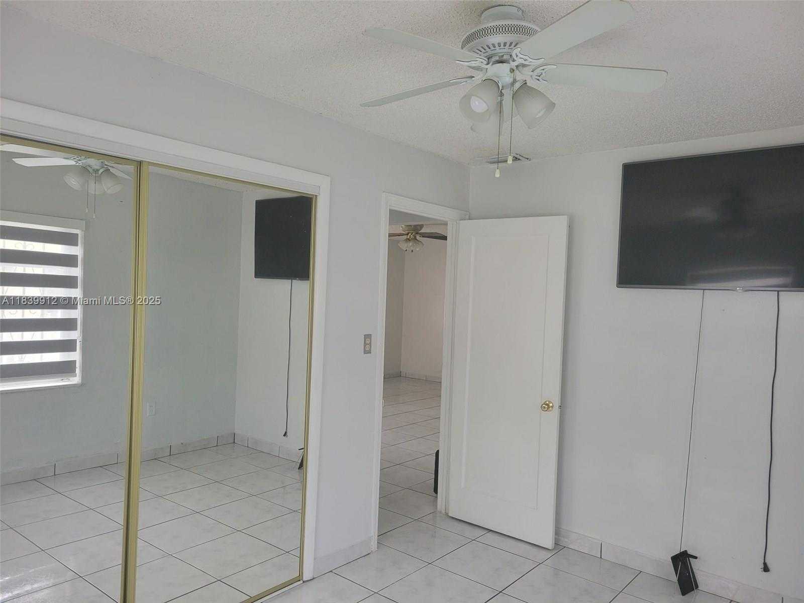 Small Image of 305 NORTH WEST OPA LOCKA BLVD, North Miami Number 12