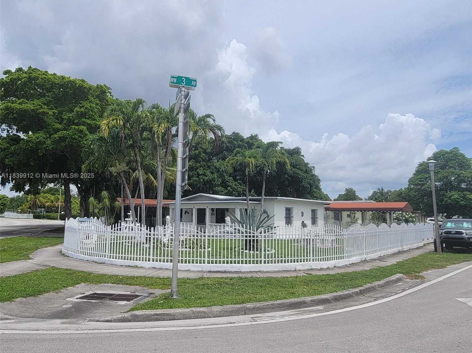 Small Image of 305 NORTH WEST OPA LOCKA BLVD, North Miami Number 28