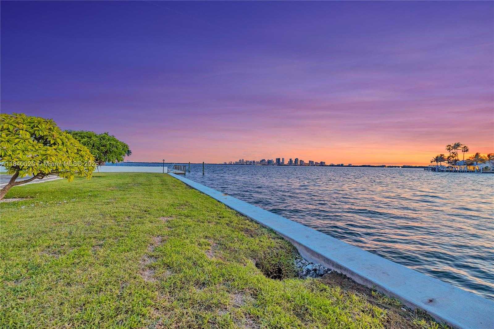 Small Image of 7500 WEST TREASURE DR, North Bay Village Number 35