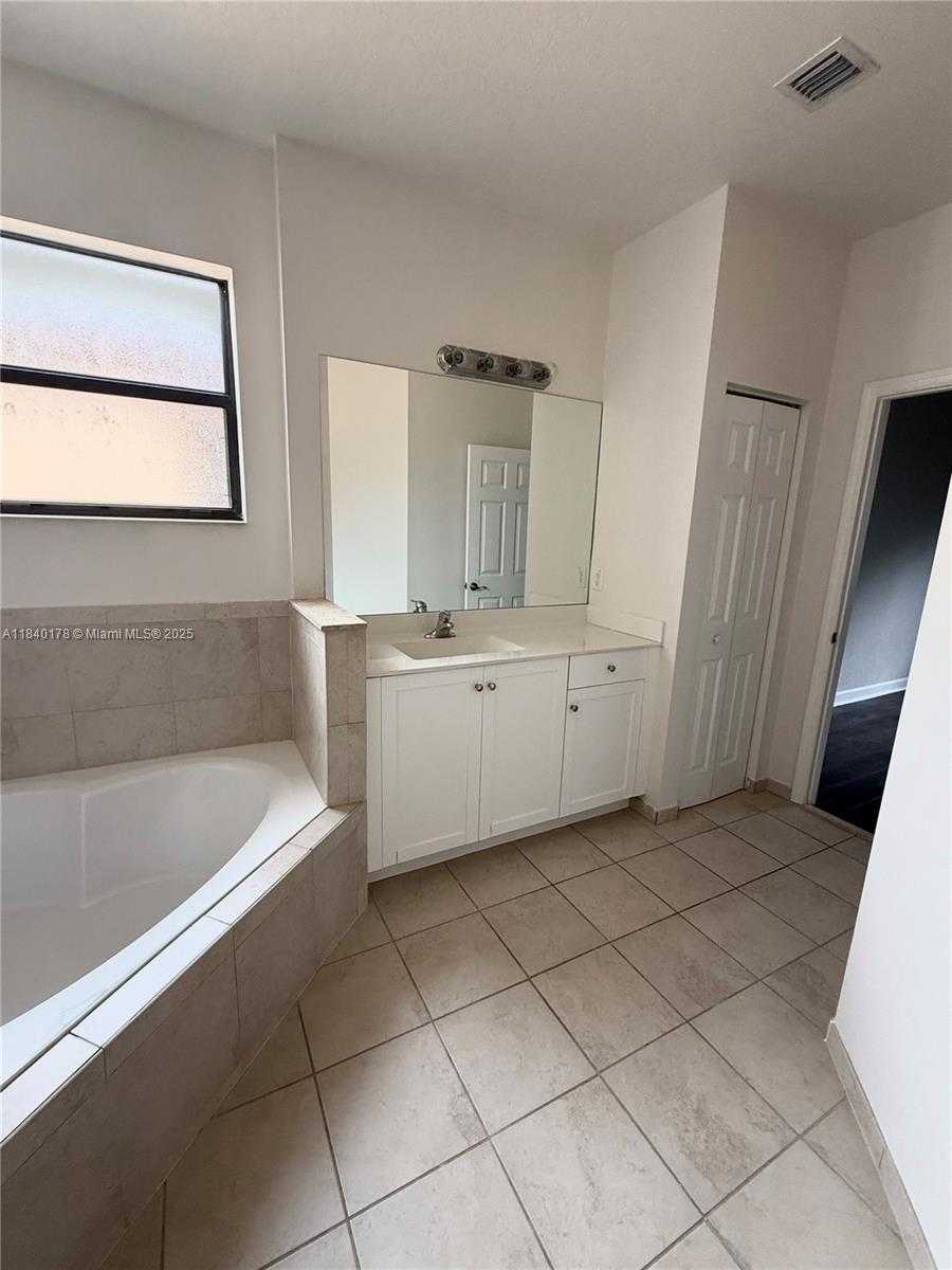 Small Image of 2502 NORTH EAST 1ST ST, Homestead Number 32