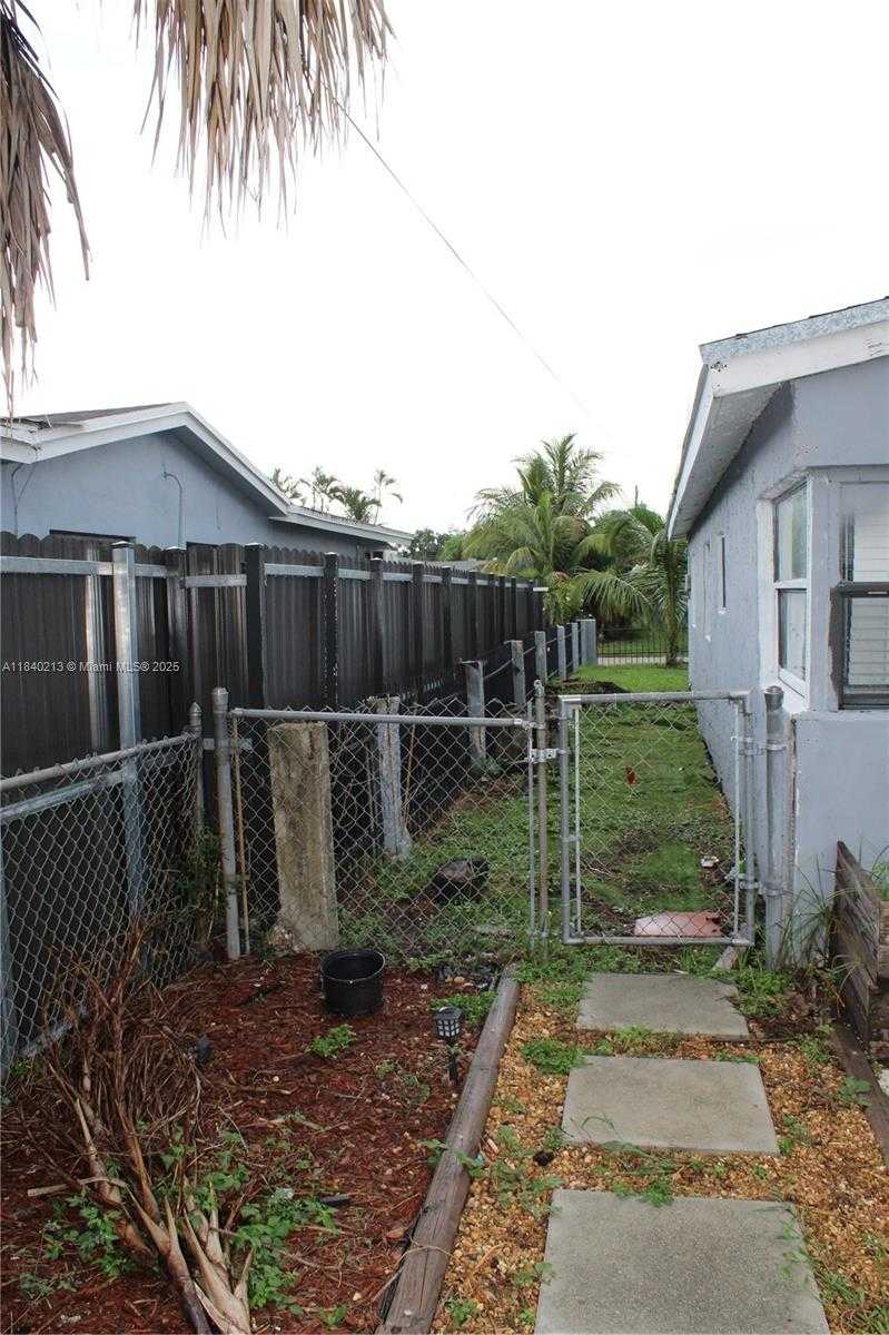 Small Image of Hollywood Number 25