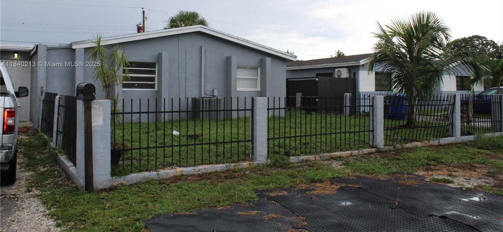 Small Image of Hollywood Number 4