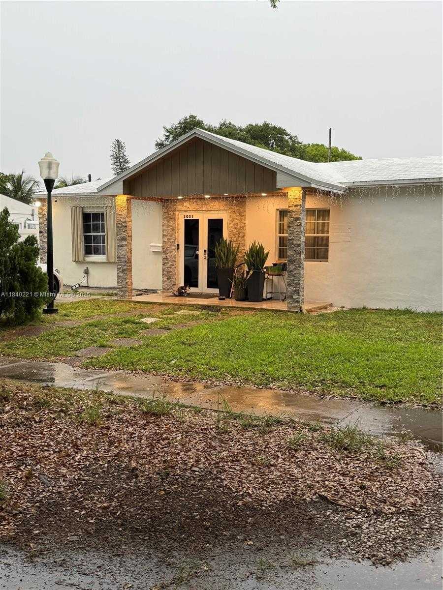 Small Image of 1031 NORTH EAST 142ND ST, North Miami Number 4
