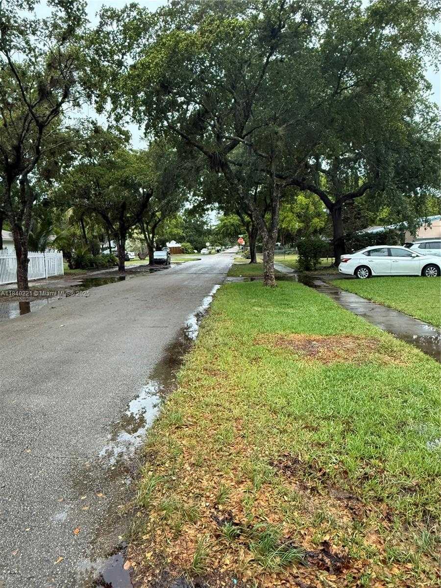 Small Image of 1031 NORTH EAST 142ND ST, North Miami Number 7