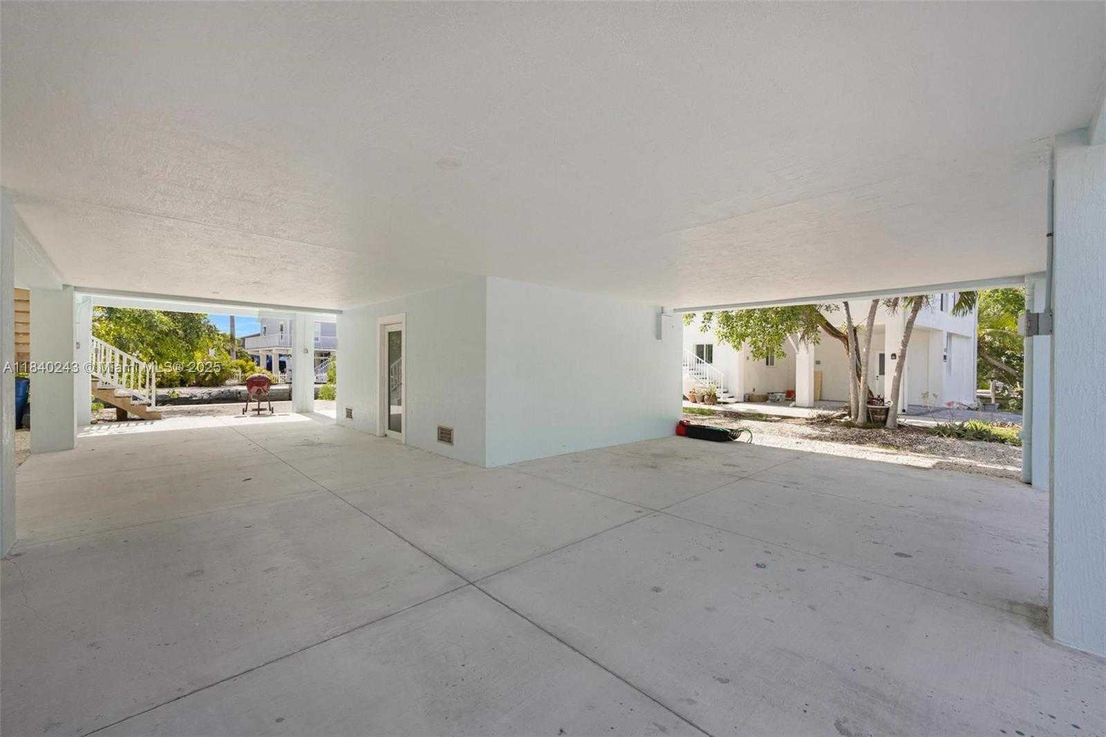 Small Image of 142 PEG LEG LN, Lower Keys Number 23