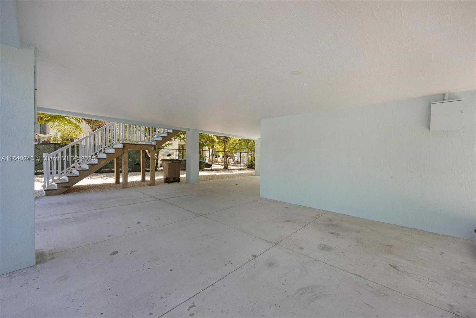 Small Image of 142 PEG LEG LN, Lower Keys Number 24