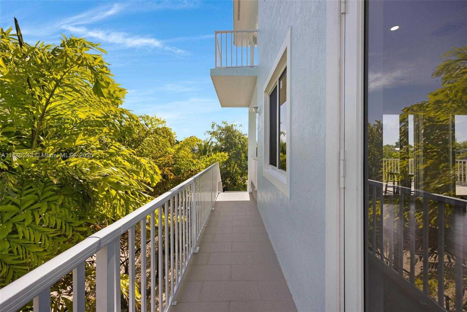 Small Image of 142 PEG LEG LN, Lower Keys Number 32