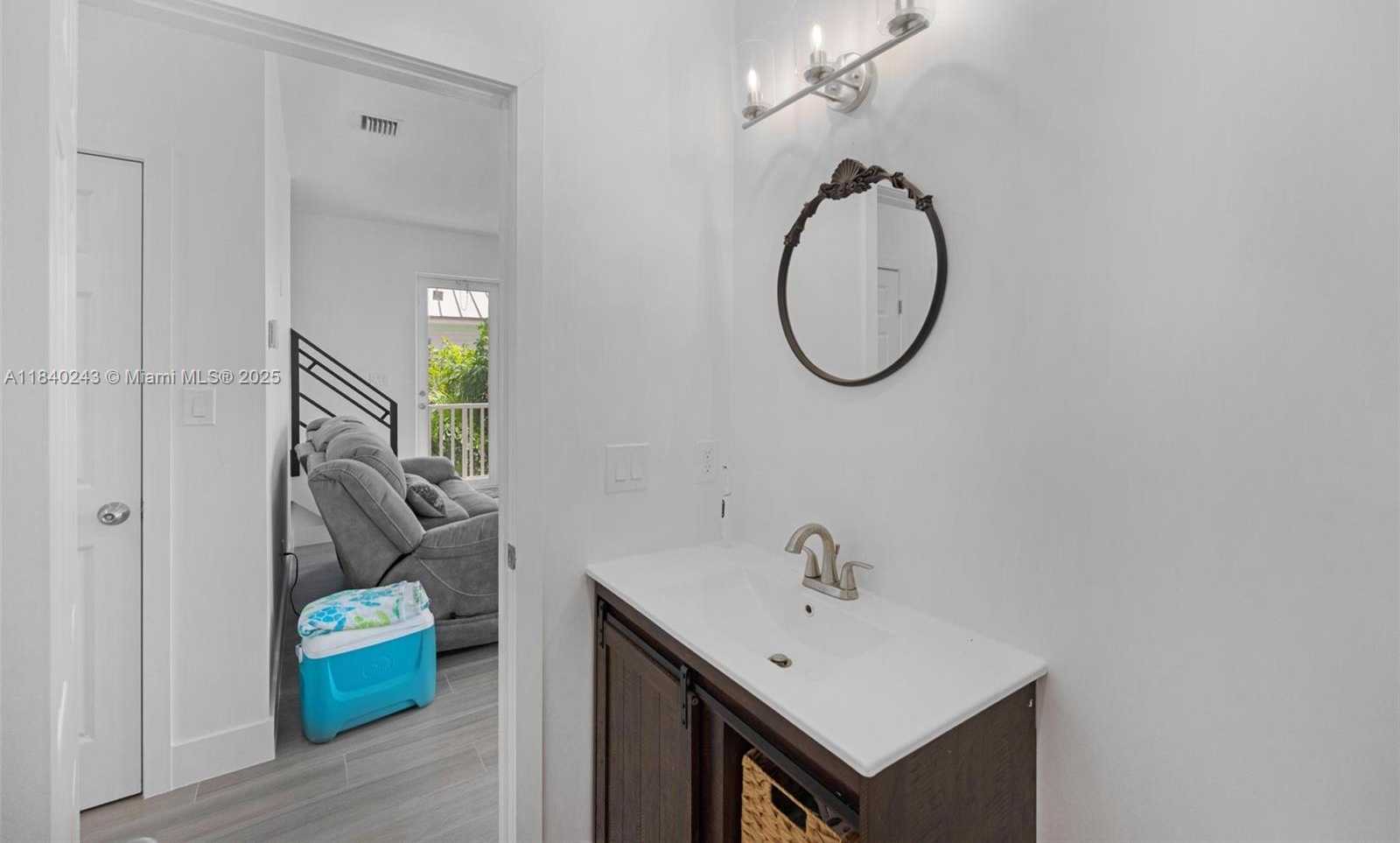 Small Image of 142 PEG LEG LN, Lower Keys Number 50