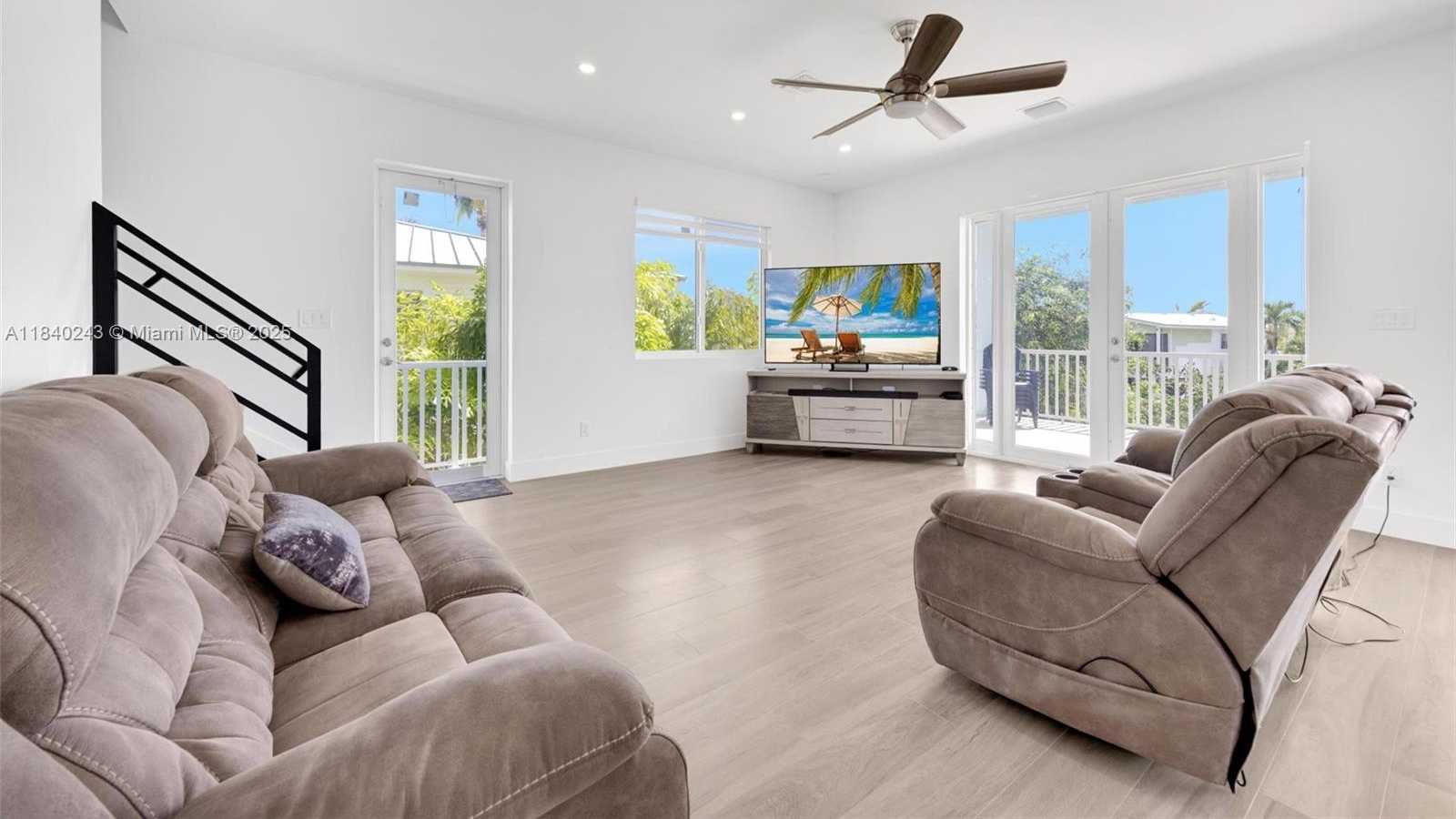 Small Image of 142 PEG LEG LN, Lower Keys Number 51