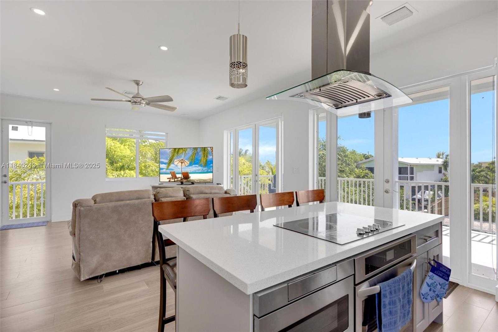 Small Image of 142 PEG LEG LN, Lower Keys Number 54