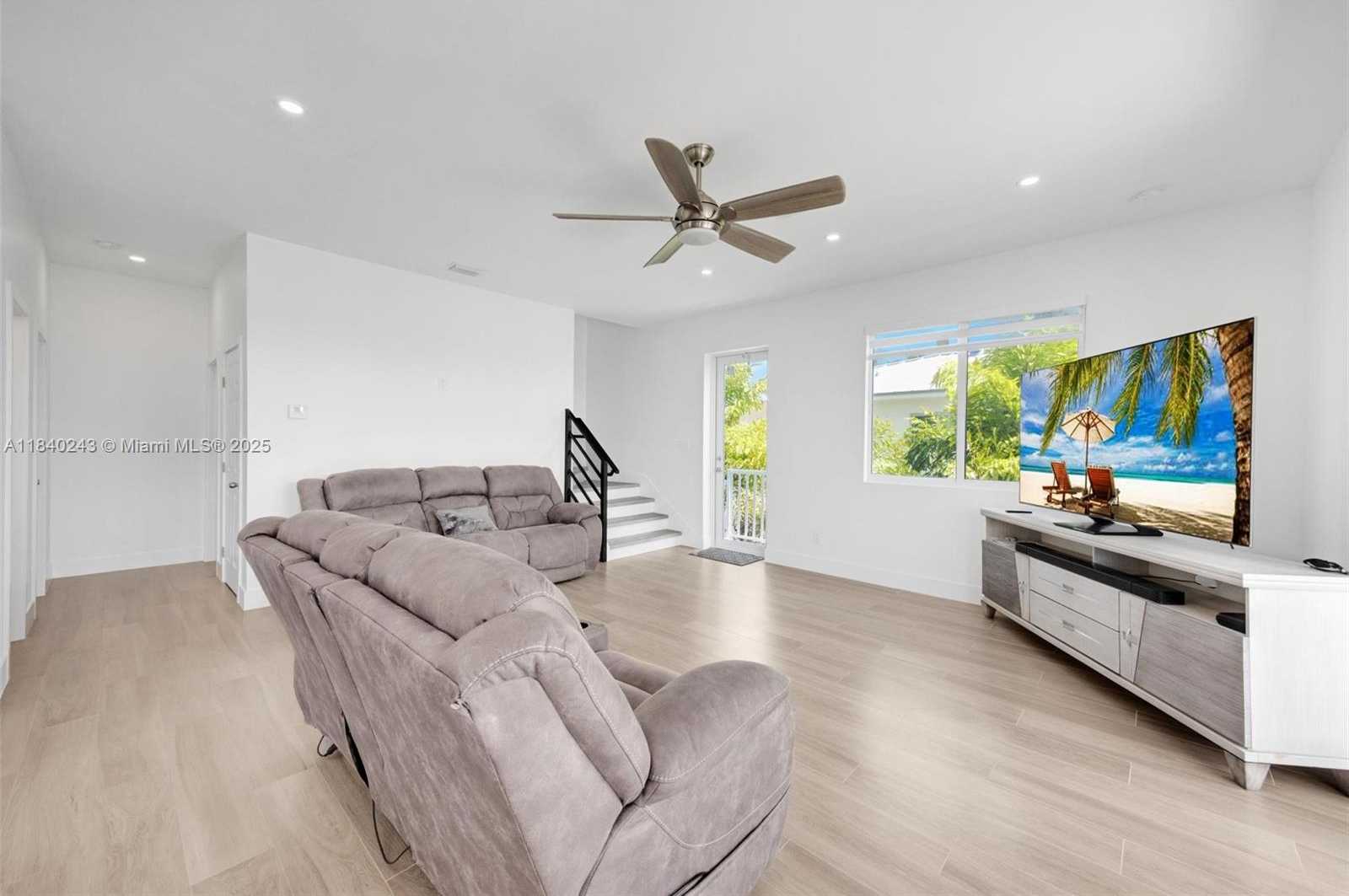 Small Image of 142 PEG LEG LN, Lower Keys Number 55