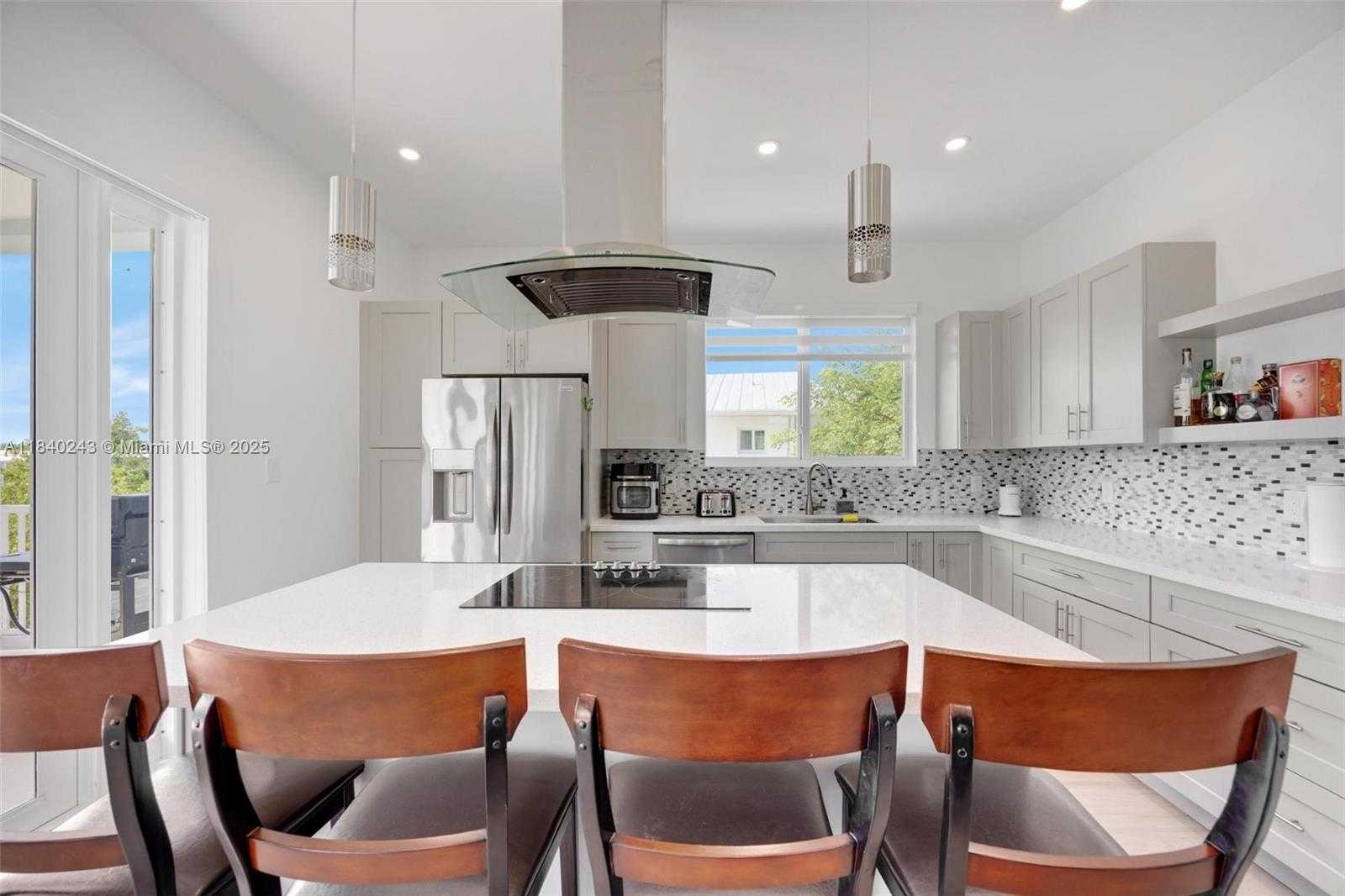 Small Image of 142 PEG LEG LN, Lower Keys Number 56