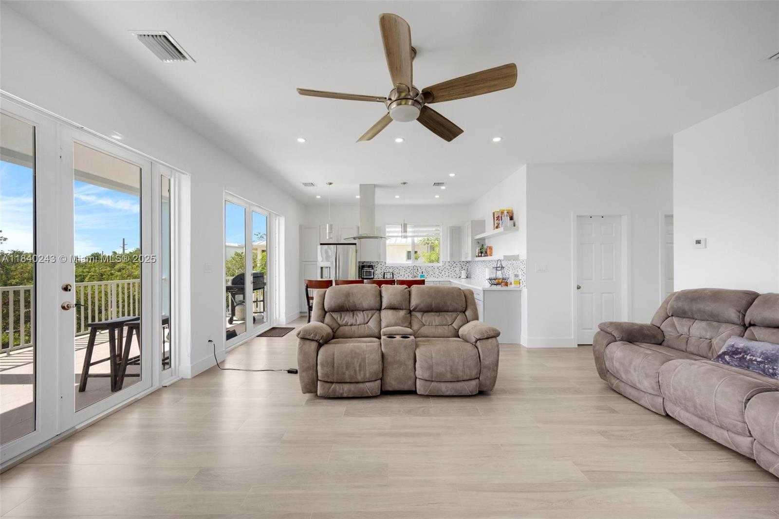 Small Image of 142 PEG LEG LN, Lower Keys Number 57