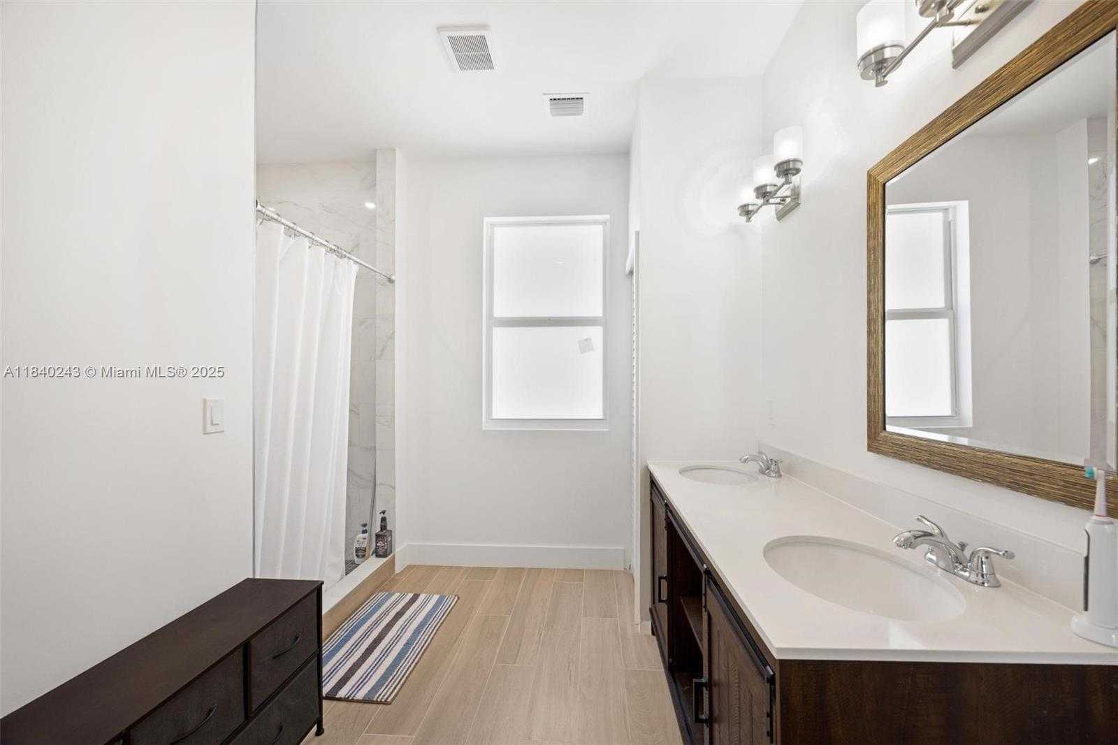 Small Image of 142 PEG LEG LN, Lower Keys Number 64