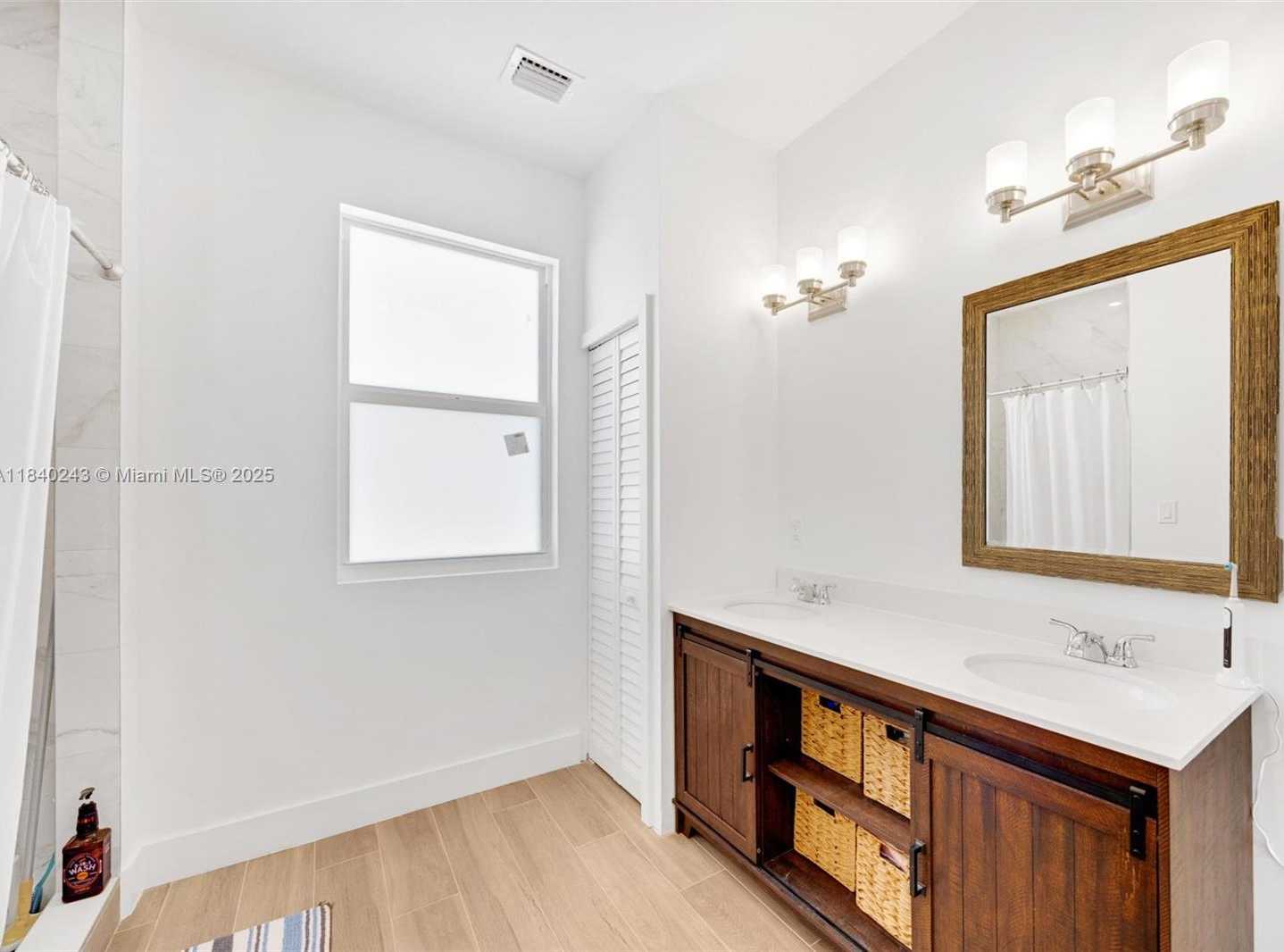 Small Image of 142 PEG LEG LN, Lower Keys Number 65