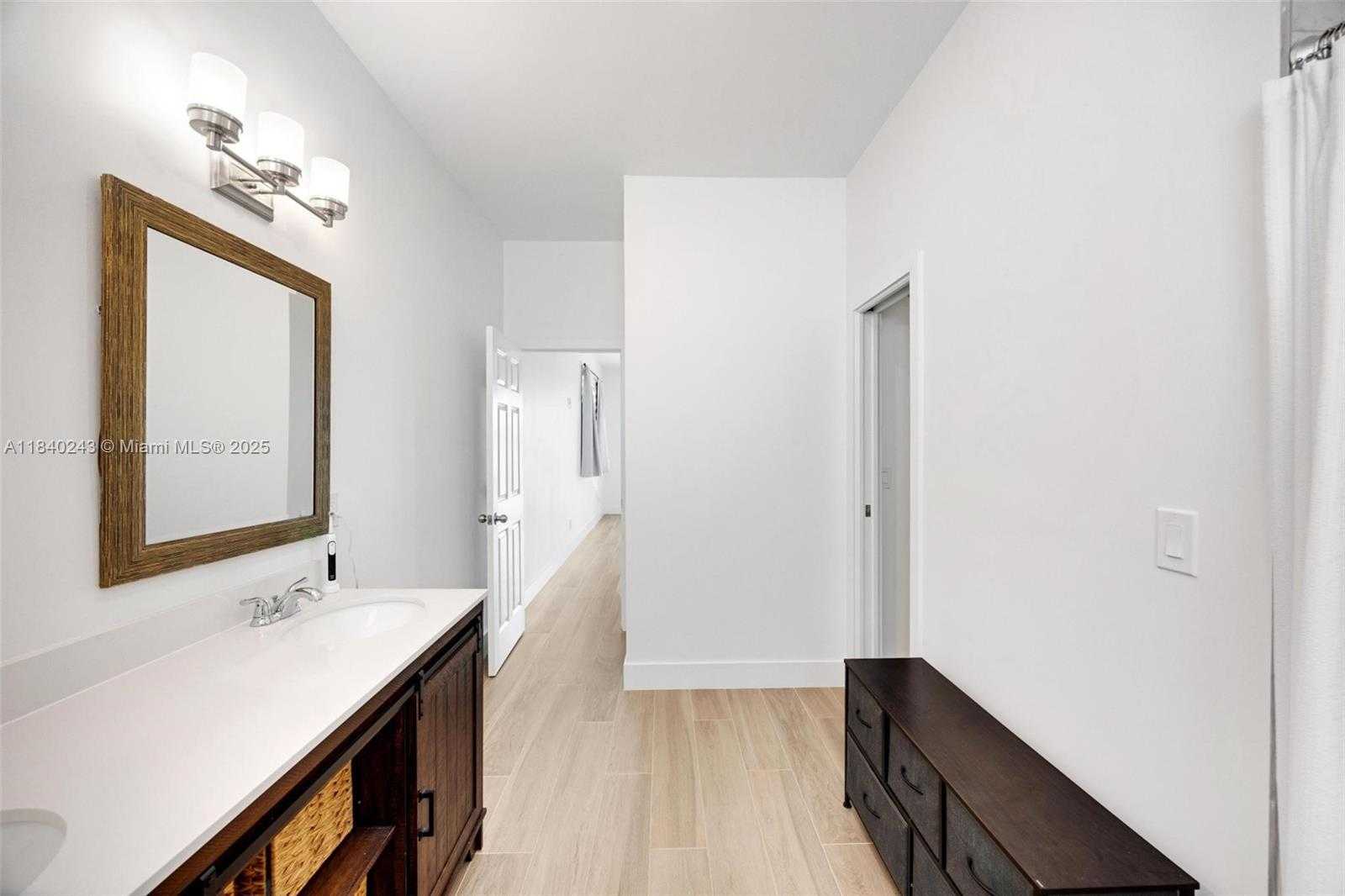 Small Image of 142 PEG LEG LN, Lower Keys Number 67