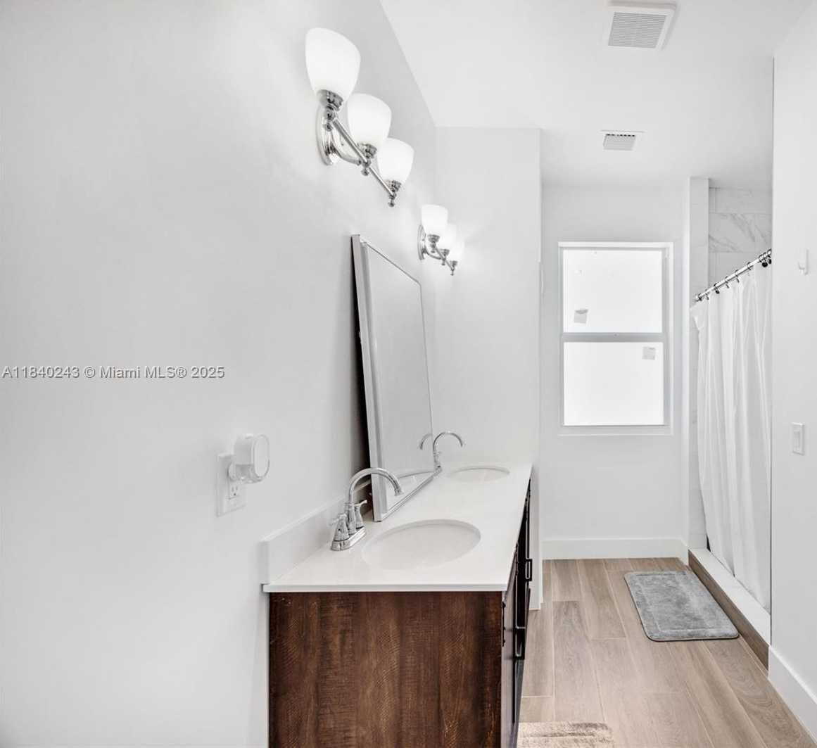 Small Image of 142 PEG LEG LN, Lower Keys Number 73