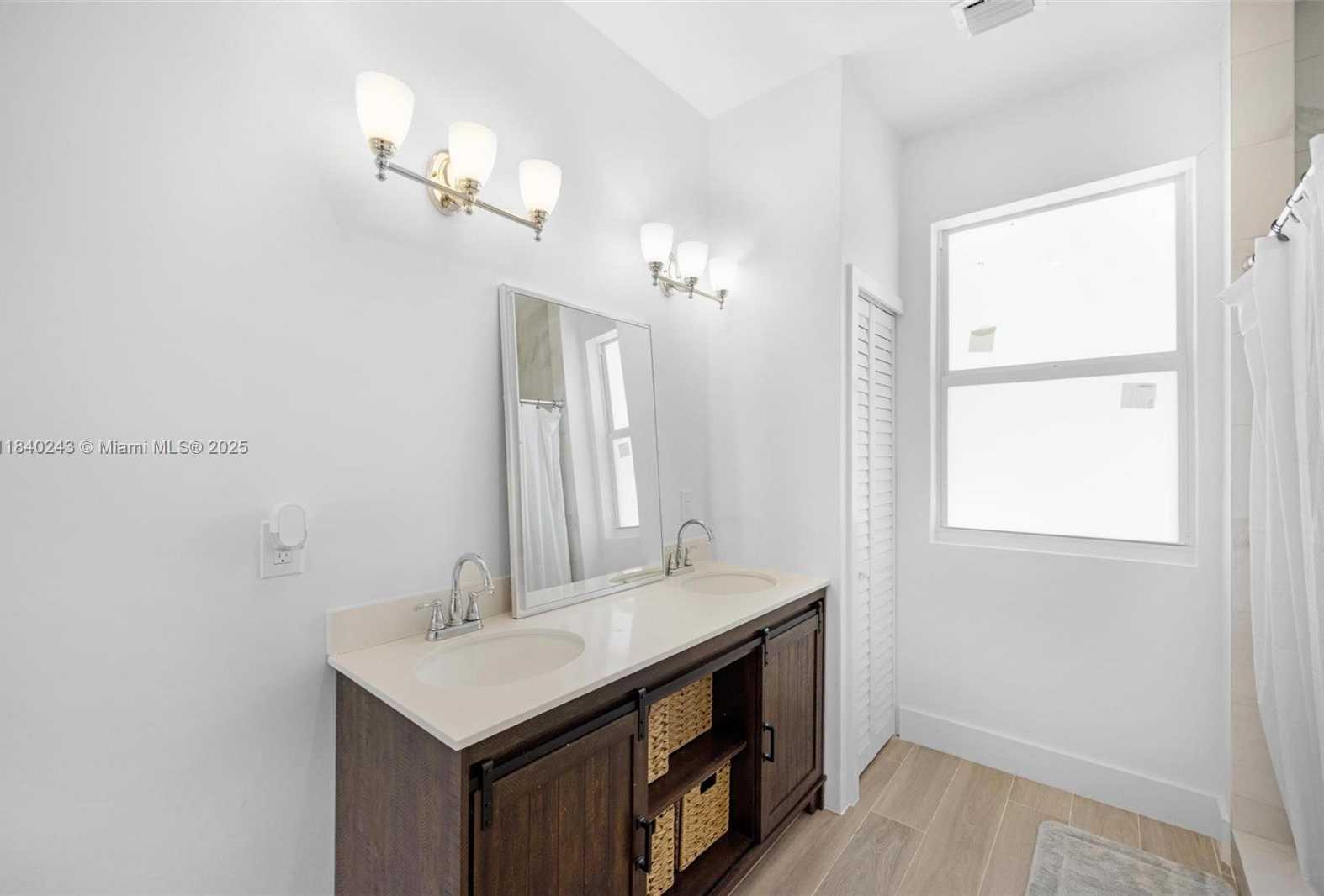 Small Image of 142 PEG LEG LN, Lower Keys Number 74