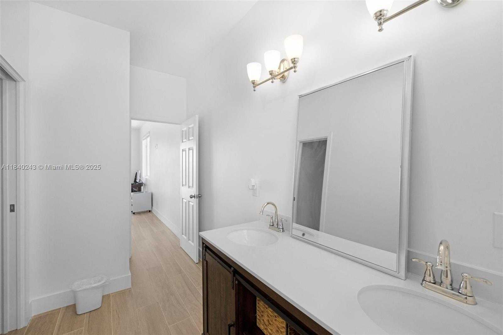 Small Image of 142 PEG LEG LN, Lower Keys Number 75