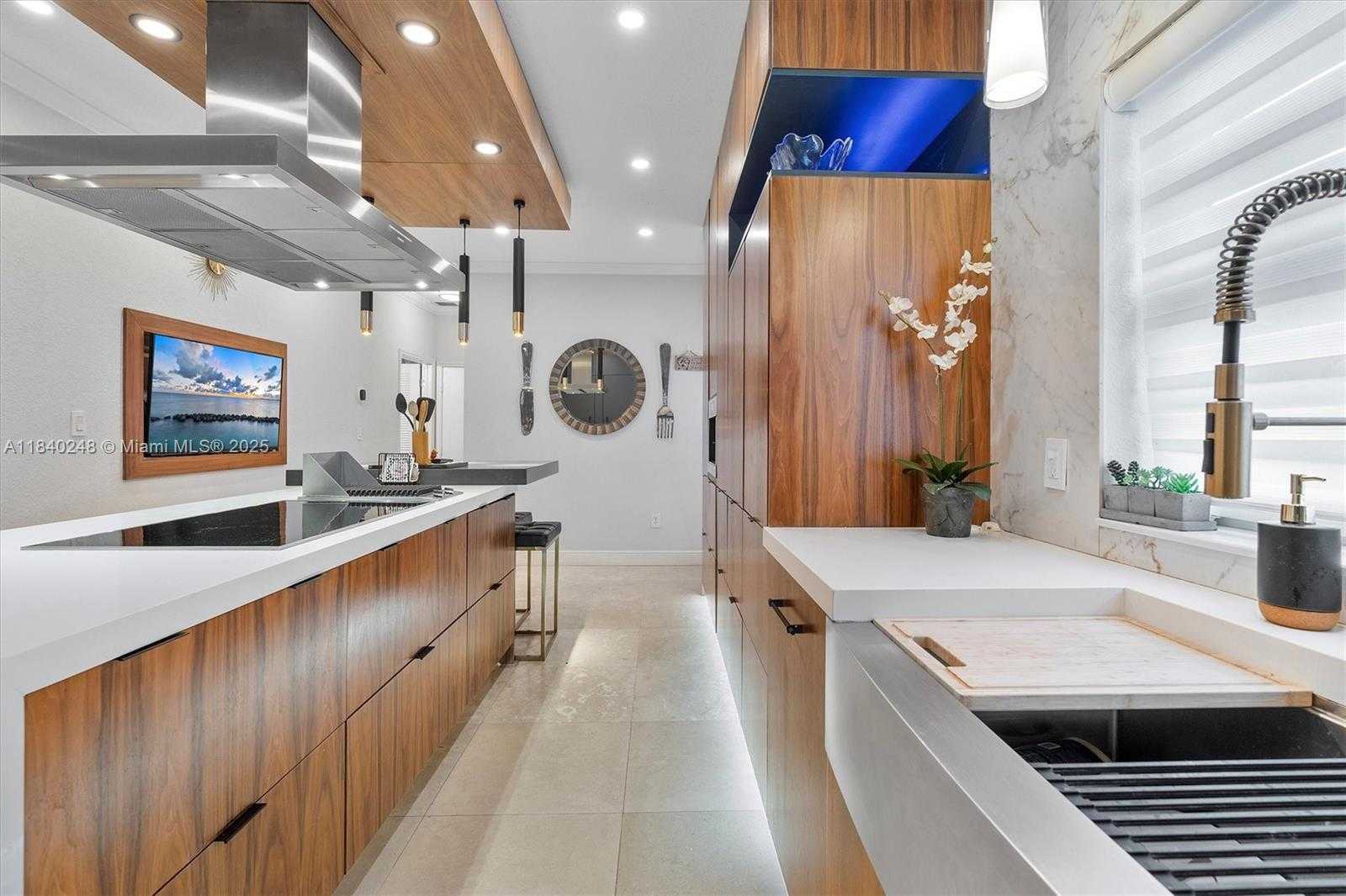Small Image of 6478 NORTH WEST 113TH PL, Doral Number 21
