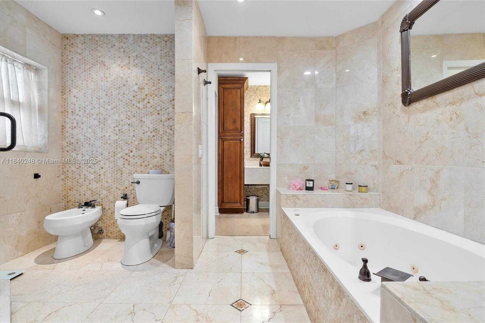 Small Image of 6478 NORTH WEST 113TH PL, Doral Number 37
