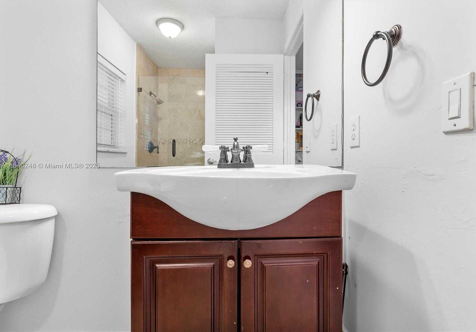 Small Image of 6478 NORTH WEST 113TH PL, Doral Number 43