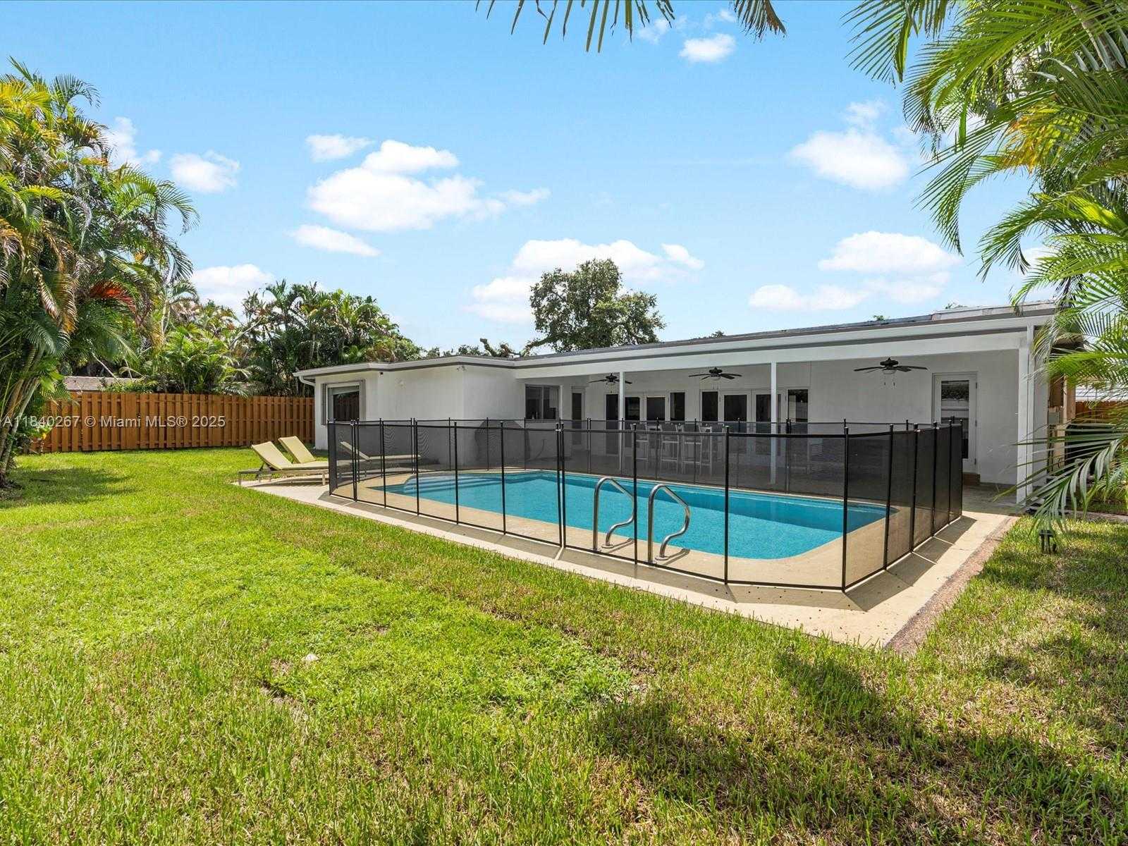 Small Image of 3721 NORTH 55TH AVE, Hollywood Number 17