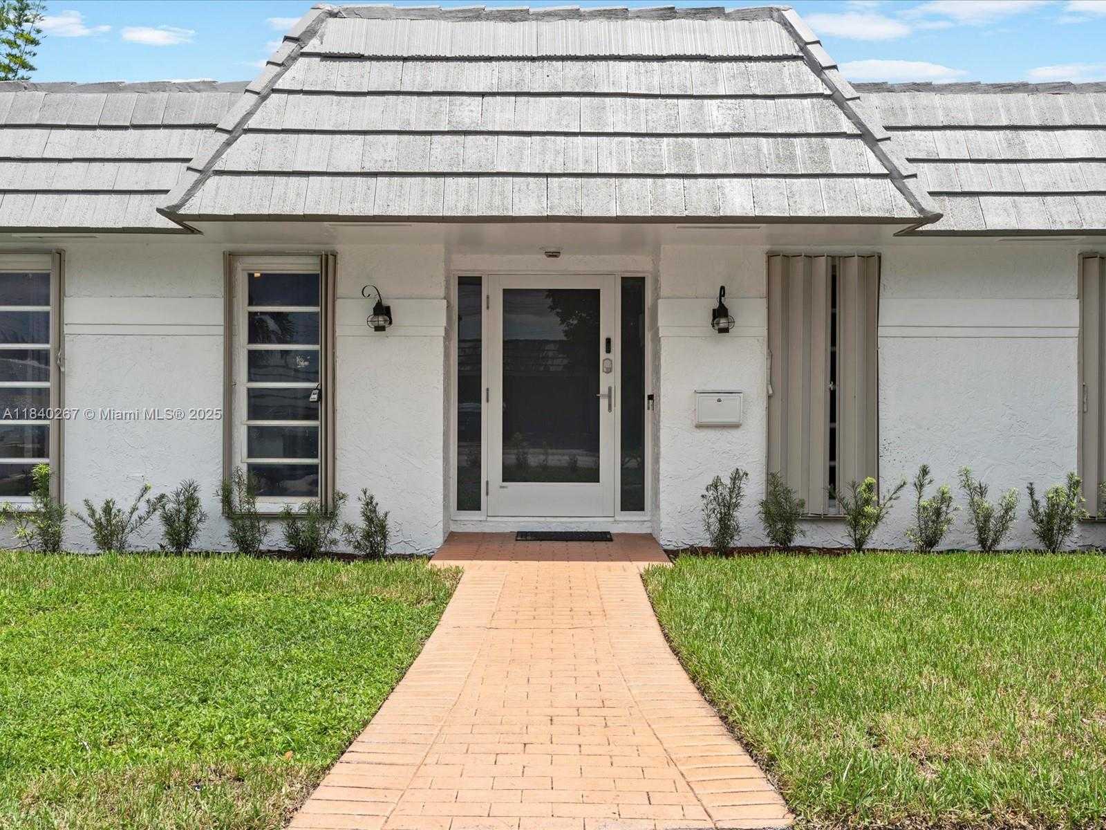 Small Image of 3721 NORTH 55TH AVE, Hollywood Number 3
