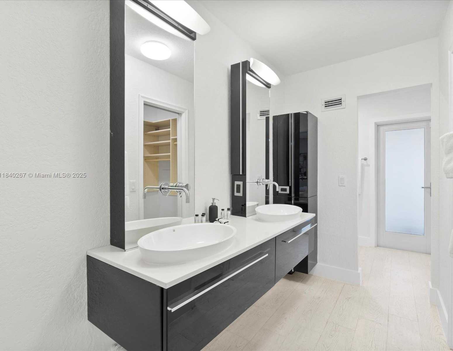 Small Image of 3721 NORTH 55TH AVE, Hollywood Number 31