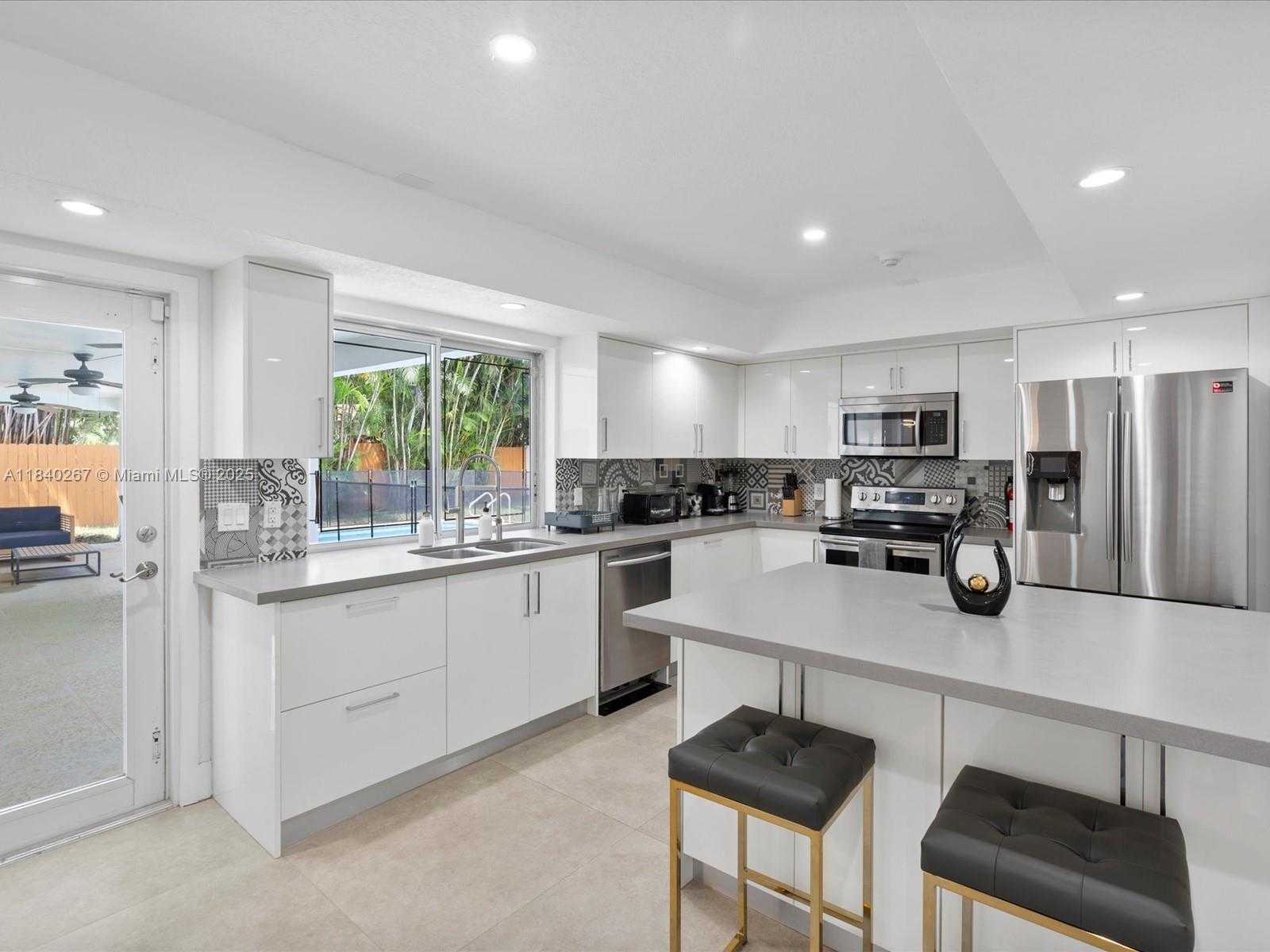 Small Image of 3721 NORTH 55TH AVE, Hollywood Number 7