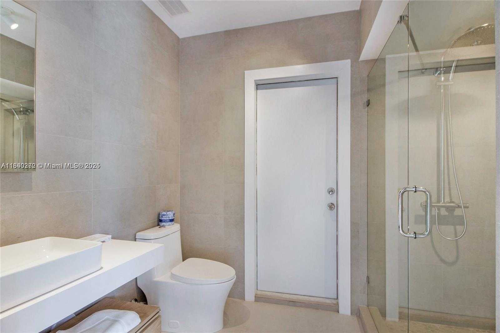 Small Image of 7532 HISPANOLA AVE, North Bay Village Number 10